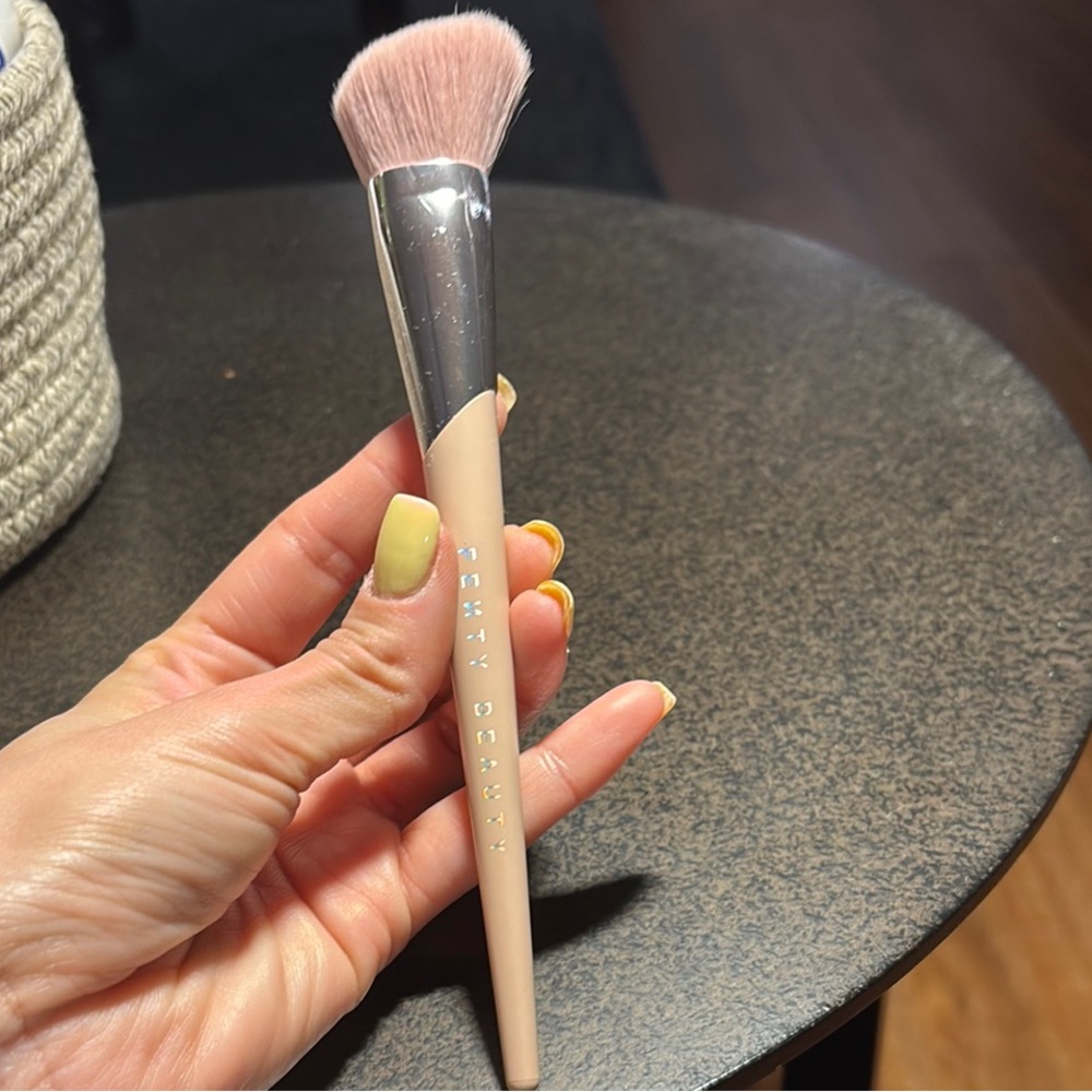 Fenty Beauty 125 Makeup Brush